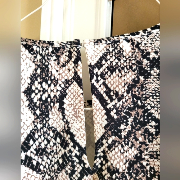 Express SnakeskinTop - Picture 4 of 5